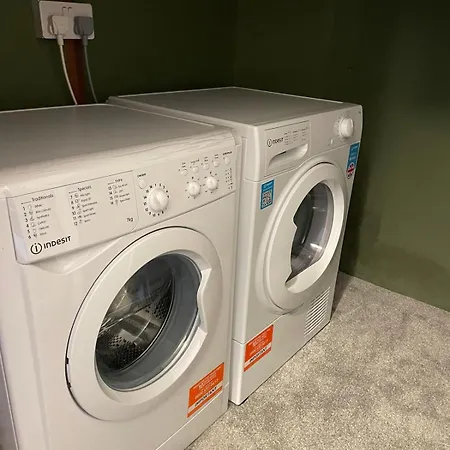 Superb Double Near Croke Park - 6 *