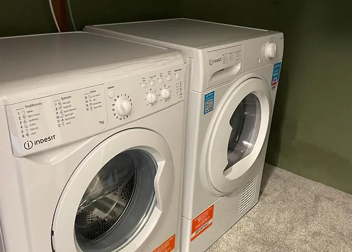 Superb Double Near Croke Park - 6 *